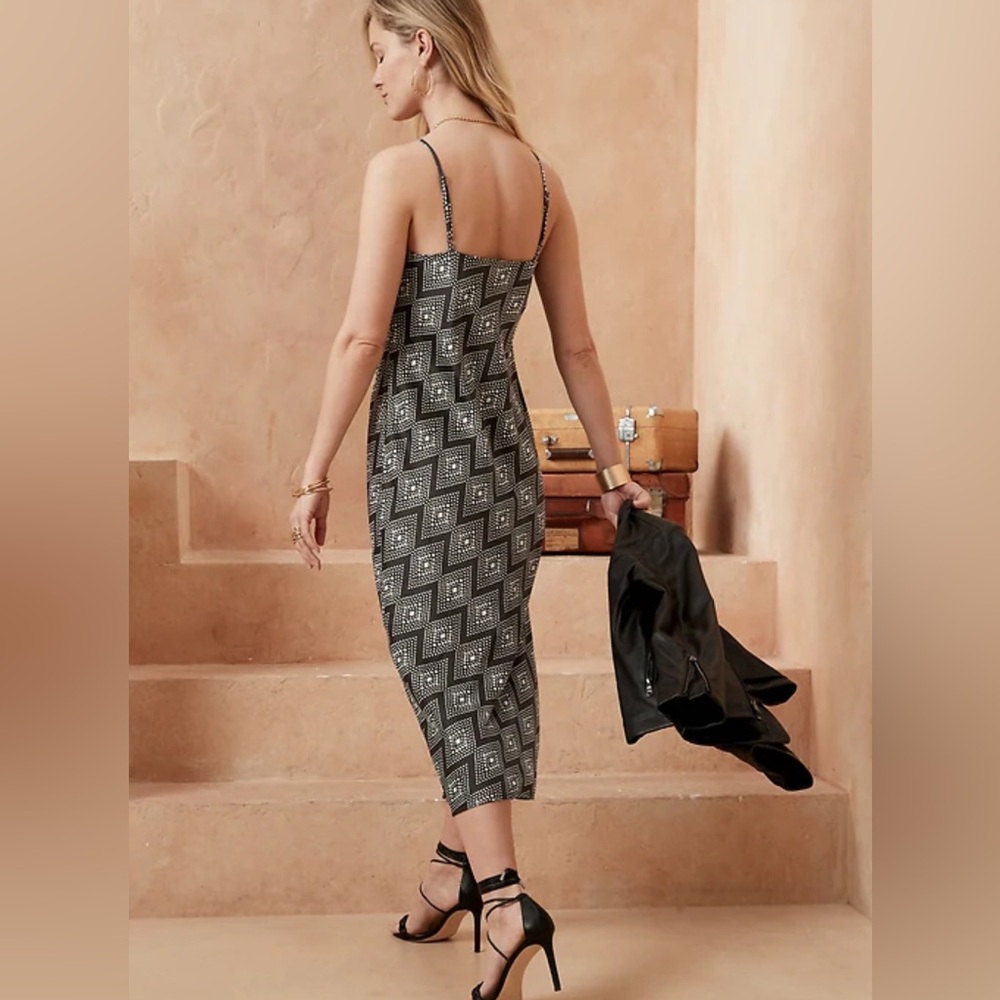Banana Republic Dark Grey Geometric Satin Slip Dress
Size XL